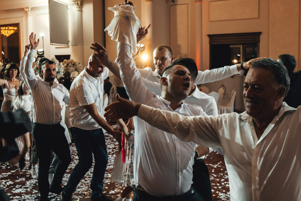 Nuntă București fotografiată de MK Wedding Studio